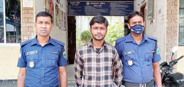 রাণীনগরে নির্যাতনের পর স্ত্রীর চুল কেটে ফেলায় স্বামী গ্রেফতার