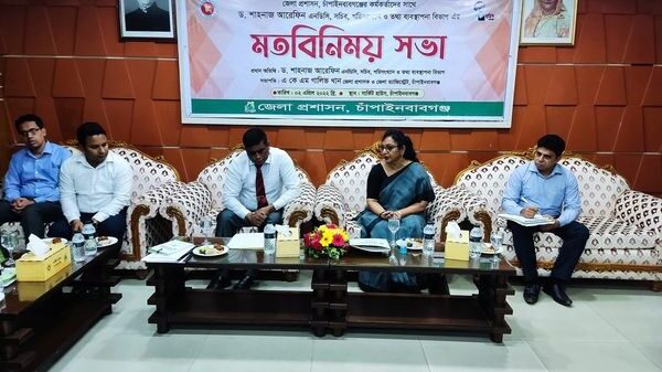 চাঁপাইনবাবগঞ্জে প্রশাসনের কর্মকর্তাদের জনশুমারি ও গৃহগণনা বিষয়ে মতবিনিময়