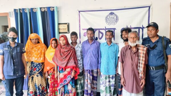 নাচোল থানা পুলিশের অভিযানে গ্রেফতার ৮