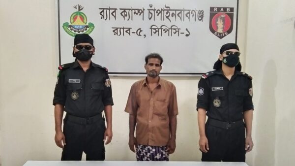 চাঁপাইনবাবগঞ্জে র‌্যাবের অভিযানে আটক ৩