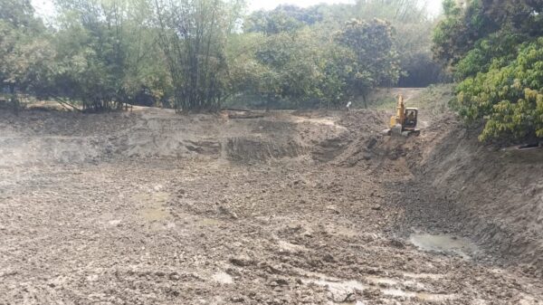 গোমস্তাপুরে বিধবার জমি দখল করে পুকুর খননের অভিযোগ