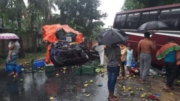 জয়পুুরহাটে সড়ক দূর্ঘটনায় চালক নিহত ॥ আহত চার