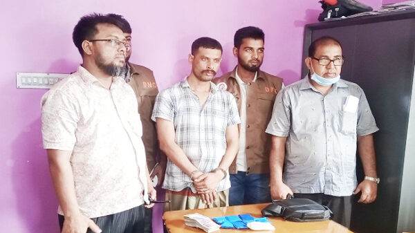 জয়পুরহাটে ক্রিস্টাল মেথ আইস ও ইয়াবাসহ যুবক আটক