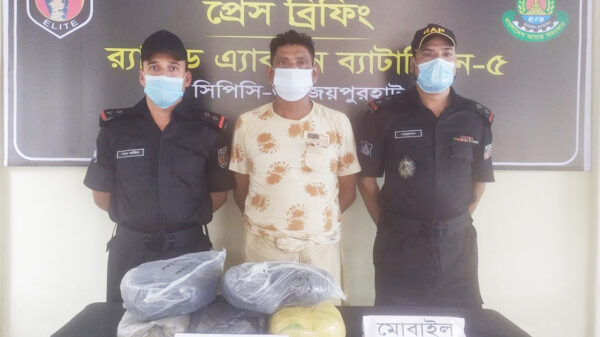 জয়পুুরহাট র‌্যাবের অভিযানে গাঁজাসহ একজন আটক