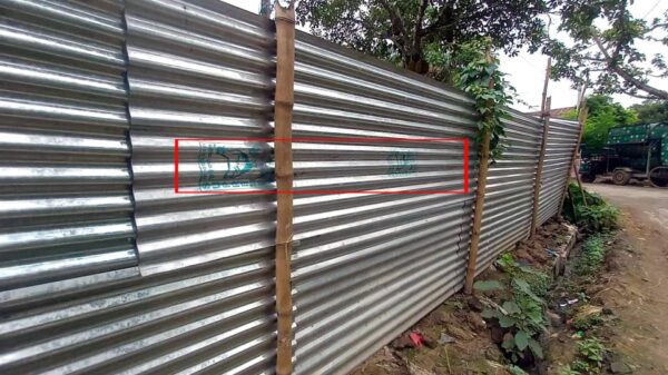 পিআইও অফিসের উমেগার ও সরকারি স্কুল শিক্ষিকার বাড়িতে ত্রাণের ঢেউটিন