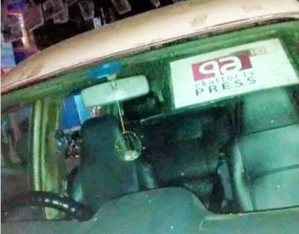 কুমিল্লা নির্বাচনী সংবাদ সংগ্রহকালে একাত্তর টিভি’র গাড়ি ভাঙচুর