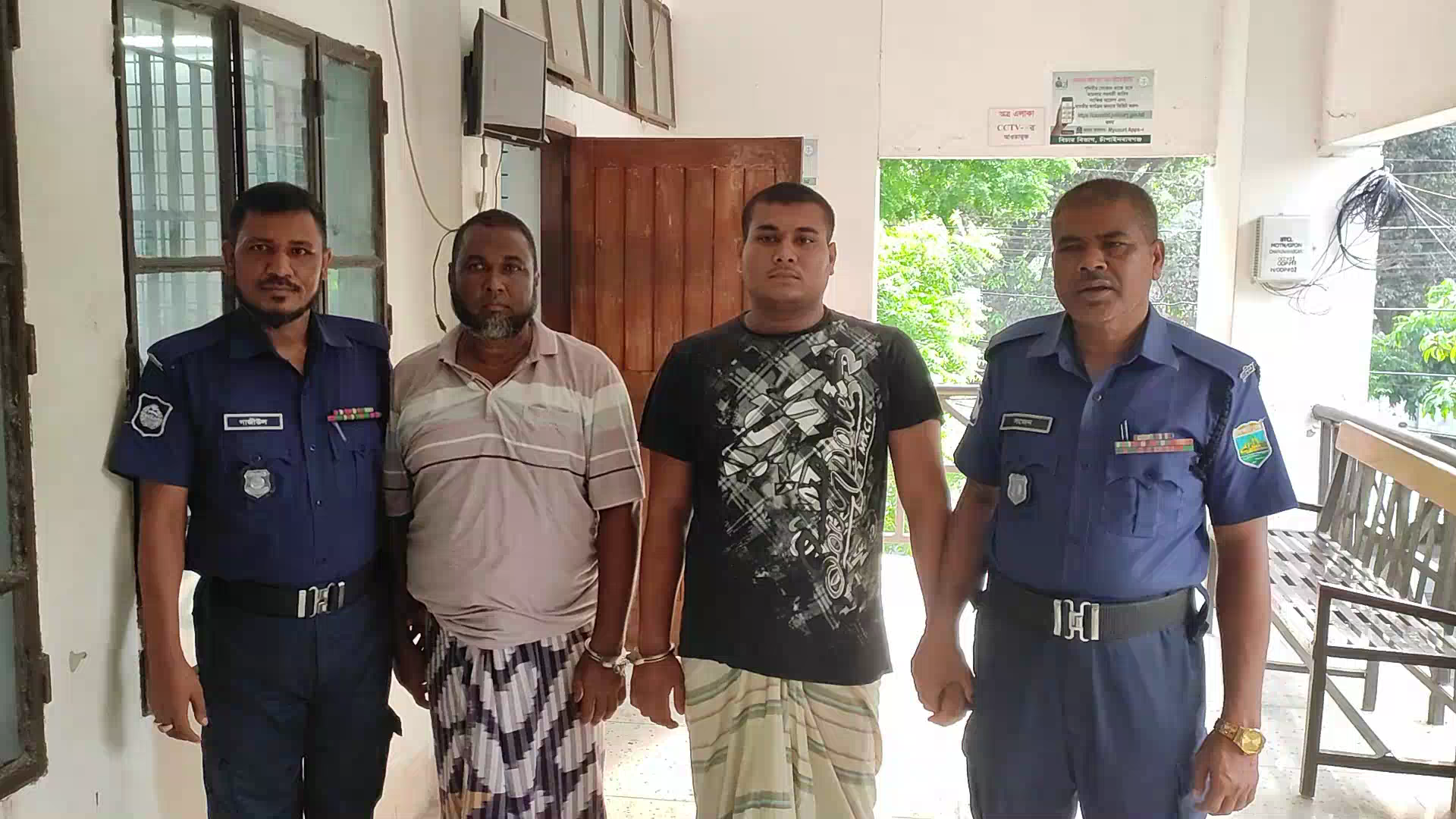 চাঁপাইনবাবগঞ্জে অস্ত্র ও গুলি রাখায় দায়ে দুইজনের যাবজ্জীবন