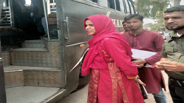 আদমদীঘিতে যাত্রীদের কাছ থেকে বেশি ভাড়া নেয়ায় জরিমানা