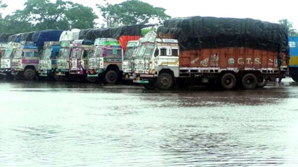প্রবল বর্ষণে বেনাপোল স্থলবন্দরে জলাবদ্ধতা ॥ ব্যাহত বন্দরের কার্যক্রম