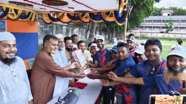 গোমস্তাপুরে সাংবাদিকদের প্রীতি ক্রিকেট ম্যাচ অনুষ্ঠিত