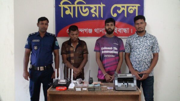 গাইবান্ধার বিভিন্ন কোম্পানীর ২,২৫৪টি সিমসহ হ্যাকার চক্রের ২ সদস্য গ্রেফতার