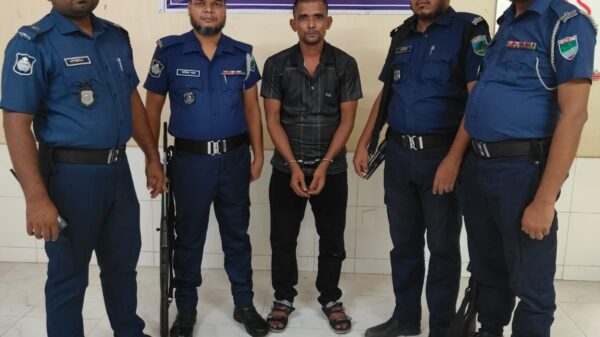 শিবগঞ্জে হিরোইনসহ কুখ্যাত লালচান ডাকাত গ্রেফতার