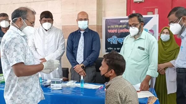 চাঁপাইনবাবগঞ্জ জেলা হাসপাতালে করোনা পরীক্ষার উদ্বোধন