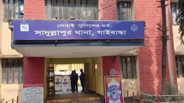 গাইবান্ধায় গোসলের ভিডিও নিয়ে ব্ল্যাকমেইল ॥ দুই বন্ধুমিলে স্কুলছাত্রীকে ধর্ষণ