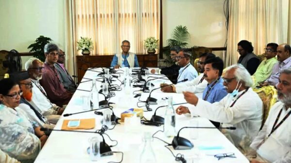 ১৭ রাজনৈতিক দলের প্রতিনিধিদের সাথে প্রধান উপদেষ্টার বৈঠক