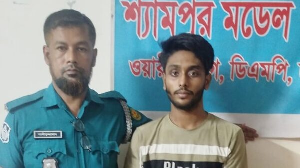 রাজধানীতে বাসে আগুন দেওয়ার চেষ্টা ॥ ছাত্রলীগ কর্মী গ্রেপ্তার
