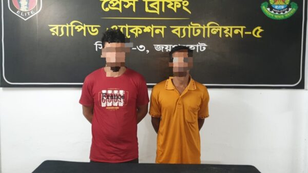 নওগাঁয় র‌্যাব এর অভিযানে ফেন্সিডিলসহ গ্রেফতার ২