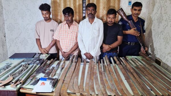 গাইবান্ধায় রাতভর অভিযানে দেশীয় অস্ত্র ও মাদকসহ ৪ শীর্ষ সন্ত্রাসী আটক