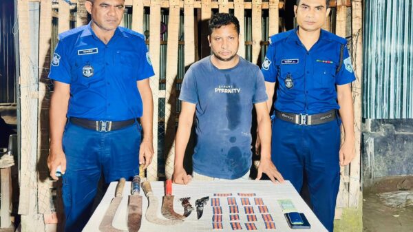 গোবিন্দগঞ্জে যৌথ বাহিনীর অভিযানে ট্যাফেন্টাডল ও অস্ত্রসহ মাদক ব্যবসায়ী গ্রেফতার