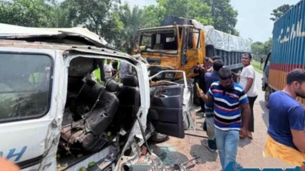 নাটোরে বনপাড়া-হাটিকুমরুল মহাসড়কে মাইক্রো-ট্রাক সংঘর্ষ ॥ নিহত ৬