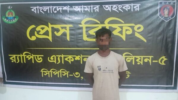 পত্নীতলায় র‌্যাবের অভিযানে হত্যা মামলার আসামি হান্নান গ্রেফতার