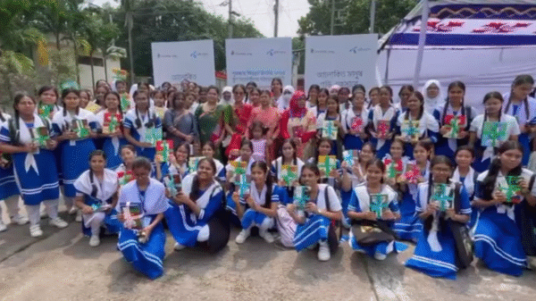 রাজশাহীতে ২৩০৩ শিক্ষার্থীকে পুরস্কার দিয়েছে বিশ্বসাহিত্য কেন্দ্র ও গ্রামীণফোন