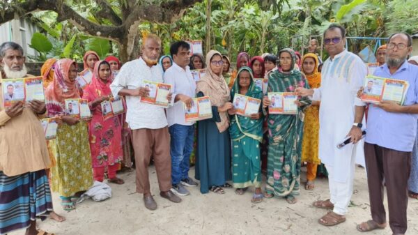 ভোলাহাটে বিএনপি’র এমপি মনোনয়ন প্রত্যাশী অপুর ৩১ দফা লিফলেট বিতরণ