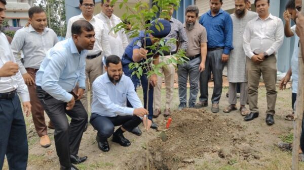 নাচোলে বিভিন্ন দপ্তর তদারকি-সভাসহ নানা কর্মসূচীতে দিনভর ব্যস্ত জেলা প্রশাসক