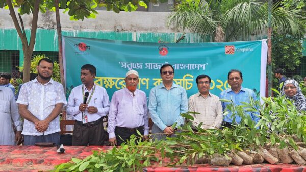 চাঁপাইনবাবগঞ্জে প্রকৃতি ও জীবন ক্লাবের বৃক্ষরোপন কর্মসূচী ও চারা বিতরণ