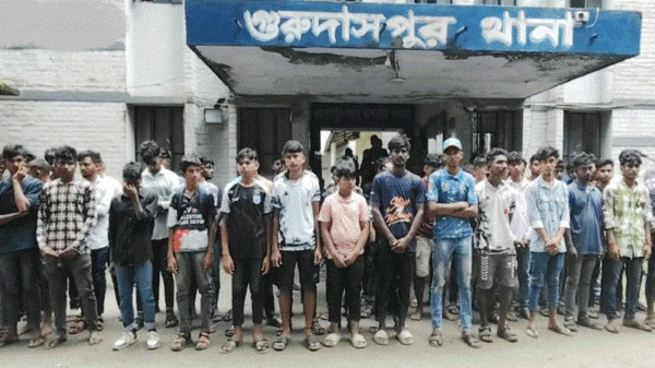 নাটোরে ৫৭ কিশোরকে আটক করেছে সেনাবাহিনী
