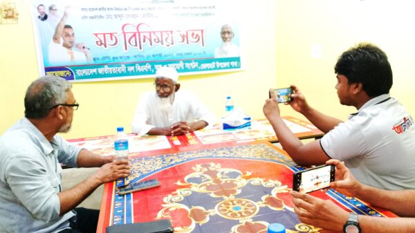 ভোলাহাটে গণমাধ্যম কর্মীদের সাথে বিএনপির এমপি মনোনয়ন প্রত্যাশী সোবহান মাষ্টারের মতবিনিময়