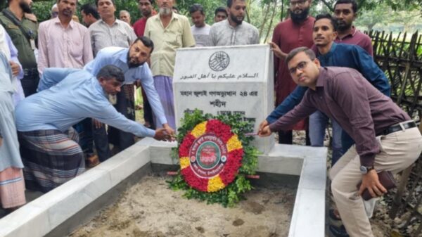 গোমস্তাপুরে জুলাই গণঅভ্যুত্থান দিবসে শহিদ তারেক’র সমাধিতে শ্রদ্ধাঞ্জলি