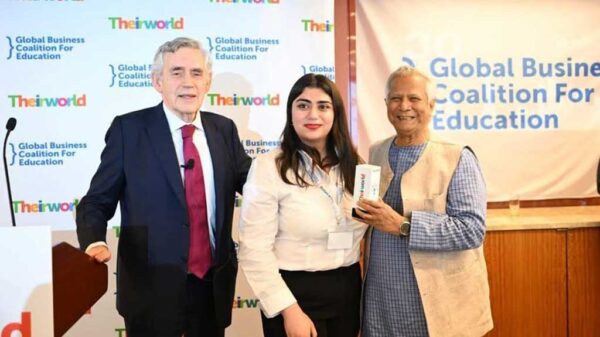 শিক্ষা ও সামাজিক-অর্থনৈতিক উন্নয়নে প্রধান উপদেষ্টা পেলেন ‘আনলক বিগ চেঞ্জ অ্যাওয়ার্ড’