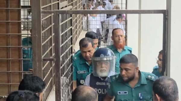 সাবেক প্রধান বিচারপতি খায়রুল হক প্লট দুর্নীতি মামলায় গ্রেপ্তার