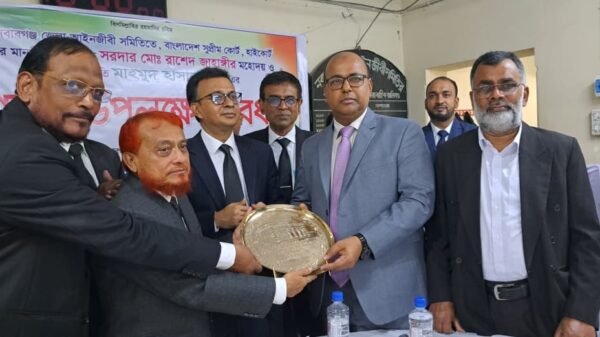 চাঁপাইনবাবগঞ্জ জেলা আইনজীবী সমিতির উদ্যোগে দুই বিচারপতিকে সংবর্ধণা