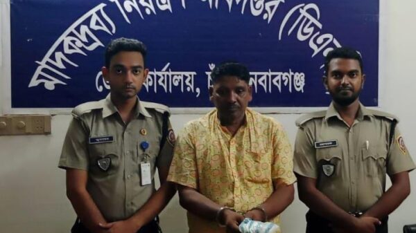 চাঁপাইনবাবগঞ্জে ডিএনসি’র অভিযানে ৩ কেজি গাঁজাসহ আটক এক