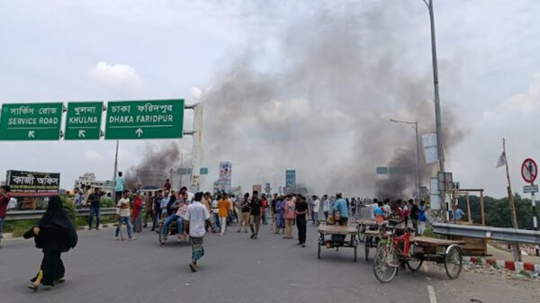 ঢাকার সাথে দক্ষিণ বঙ্গের ২১ জেলার সড়ক যোগাযোগ বন্ধ