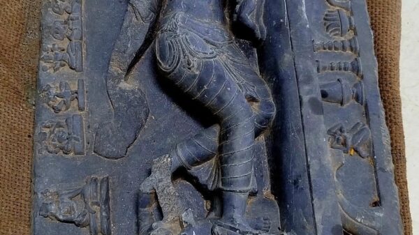 গোবিন্দগঞ্জে র‌্যাবের অভিযানে কষ্টি পাথরের মূর্তি উদ্ধার ॥ গ্রেফতার ৩