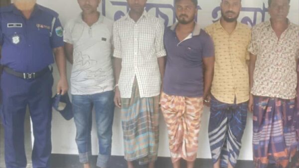 নাচোলে পুলিশের বিশেষ অভিযানে ৫ মাদকসেবী আটক