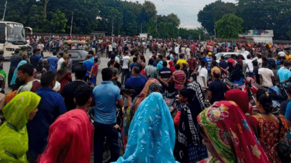 নীলফামারীতে শ্রমিক-পুলিশ সংঘর্ষ ॥ নিহত এক-অনেকেই আহত