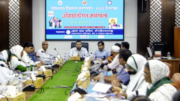 টাইফয়েড টিকার ক্ষতিকর দিক নেই-ধর্মীয় বাধাও নেই–চাঁপাইনবাবগঞ্জ জেলা প্রশাসক