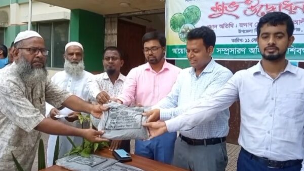 শিবগঞ্জে কৃষকদের মাঝে মাসকলাই বীজ ও সার বিতরণ