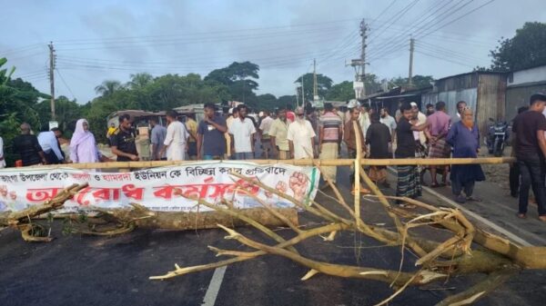 ফরিদপুরের ভাঙ্গায় সড়ক ও রেল পথ অবরোধ ॥ ঢাকার সাথে যোগাযোগ বিচ্ছিন্ন