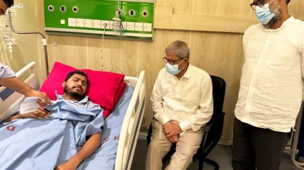 নুরকে দেখতে ঢাকা মেডিকেলে মির্জা ফখরুল