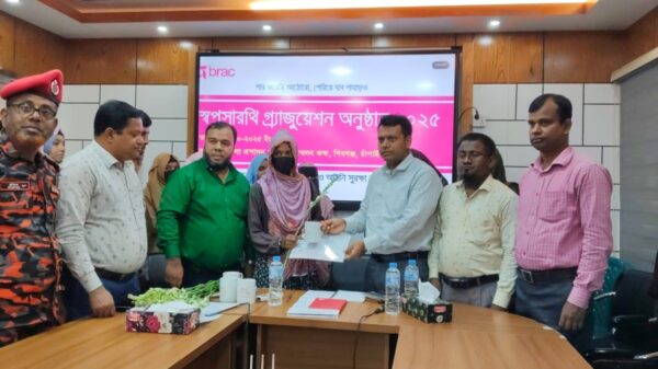 শিবগঞ্জে স্বপ্নসারথি গ্র্যাজুয়েশন ২৪ জনকে সংবর্ধণা