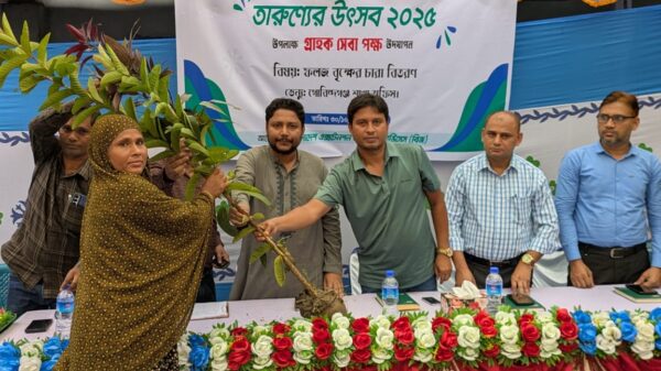 গোবিন্দগঞ্জে তরুণ্যের উৎসব ॥ শাক সবজির বীজ ও ফলদ বৃক্ষের চারা বিতরণ