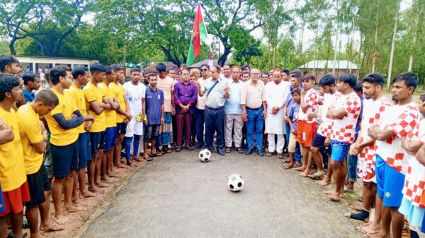 গোবিন্দগঞ্জে শিহিগাঁও যুব উন্নয়ন ক্লাবের উদ্দোগে ফুটবল টুর্নামেন্টের ফাইনাল