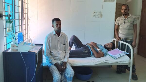 প্রতিবন্ধী আবু তালহা শিমুলের ওপর নির্মম নির্যাতন ॥ নাটোর সদর হাসপাতালে চিকিৎসাধীন