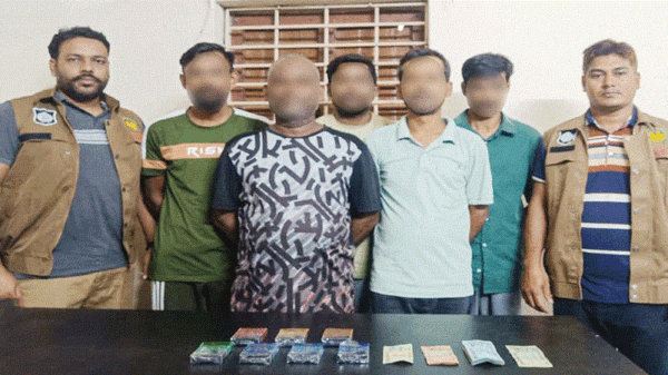 আরএমপি ডিবি’র অভিযানে ৫ জুয়াড়ি গ্রেপ্তার ॥ জুয়া সরঞ্জামাদি উদ্ধার