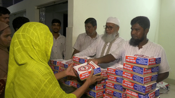 রহনপুরে অসহায় মানুষের মুখে হাসি ফোটাচ্ছে মানবতার সৈনিকরা